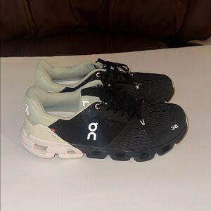 On Running Cloud Shoes - Black and Mint